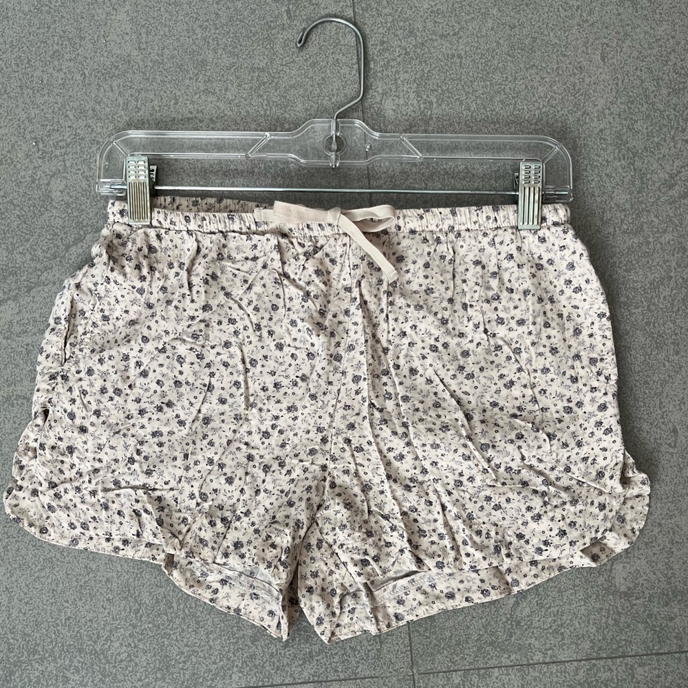 Brandy Melville O/S shorts, side opening, tie string, elastic waist. XS/S.